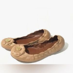 Tory Burch Shelby Camelia Flower Logo Flats size 5.